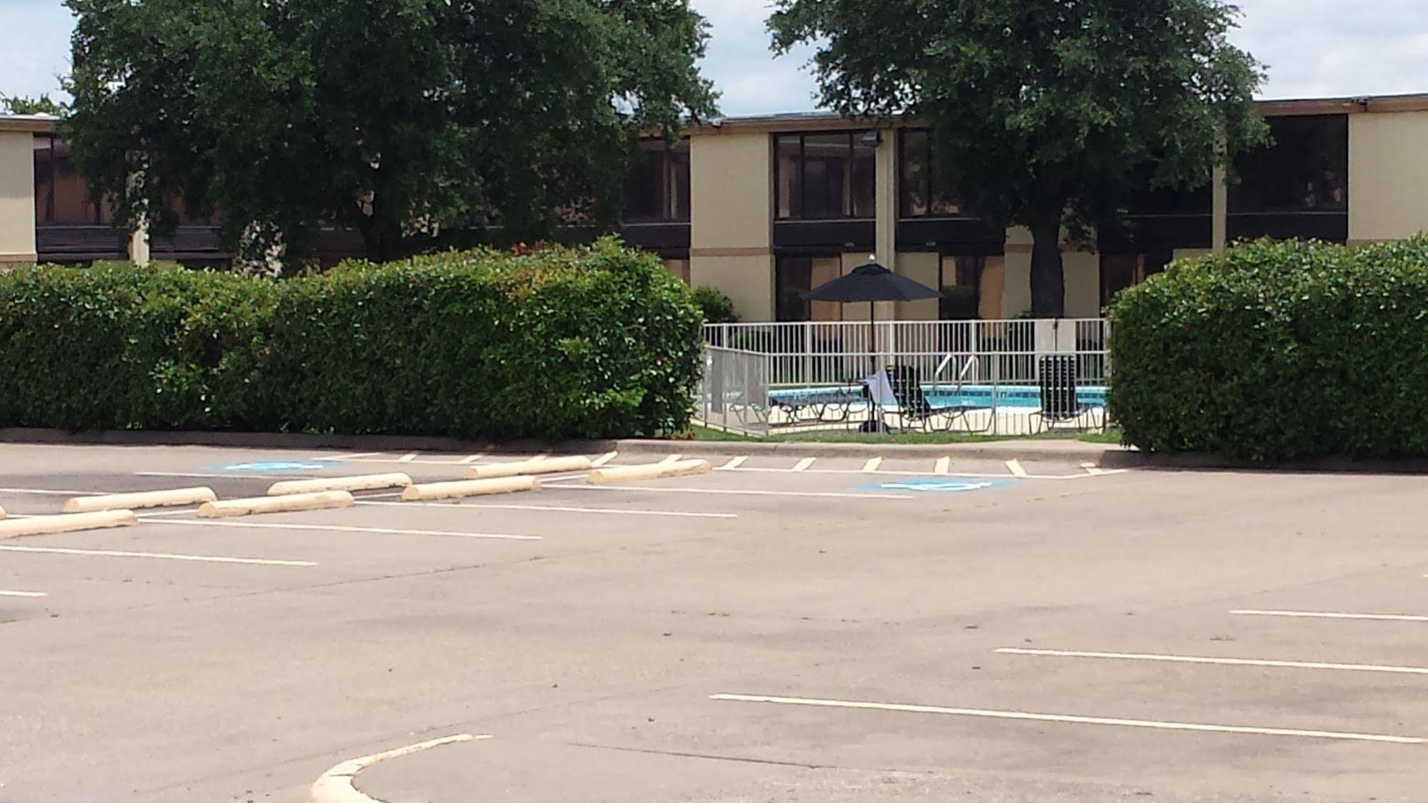 Rodeway Inn Duncanville Exterior photo