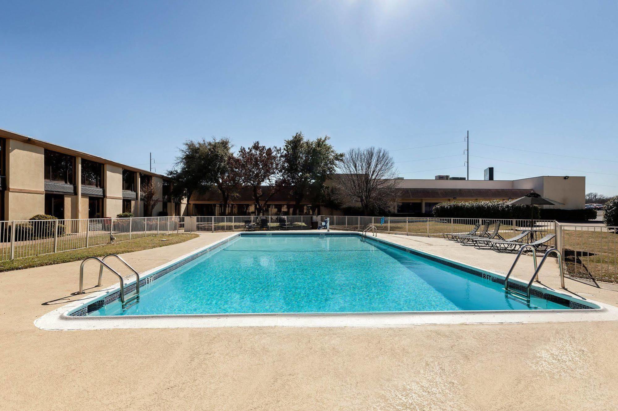 Rodeway Inn Duncanville Exterior photo